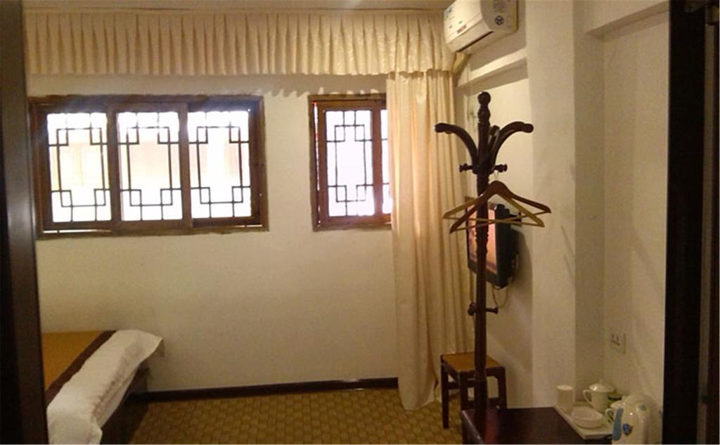 Wudangshan Yinjie Holiday Hotel Danjiangkou Zimmer foto