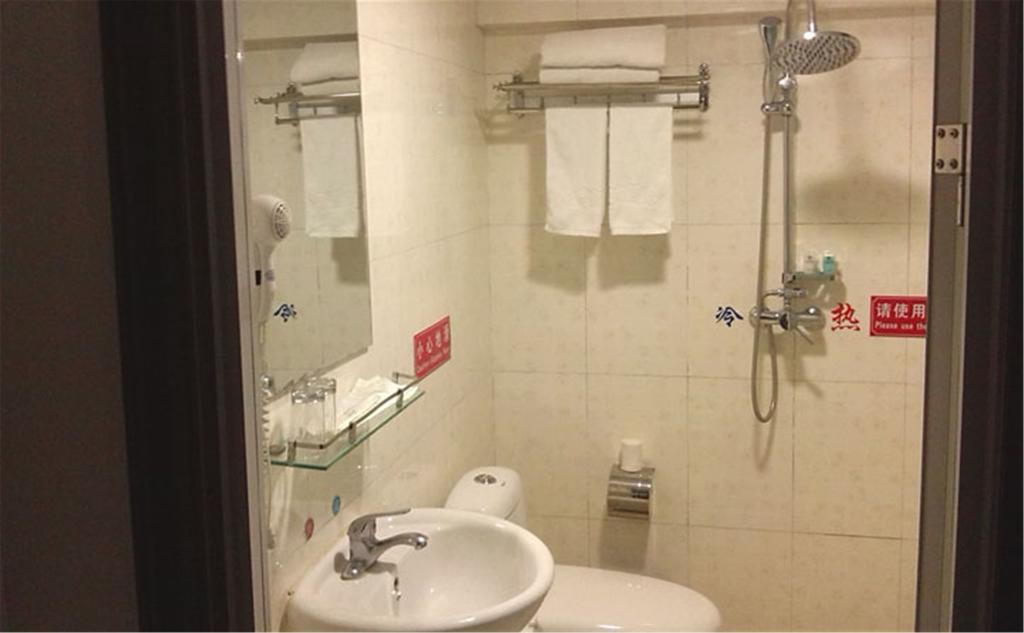 Wudangshan Yinjie Holiday Hotel Danjiangkou Zimmer foto